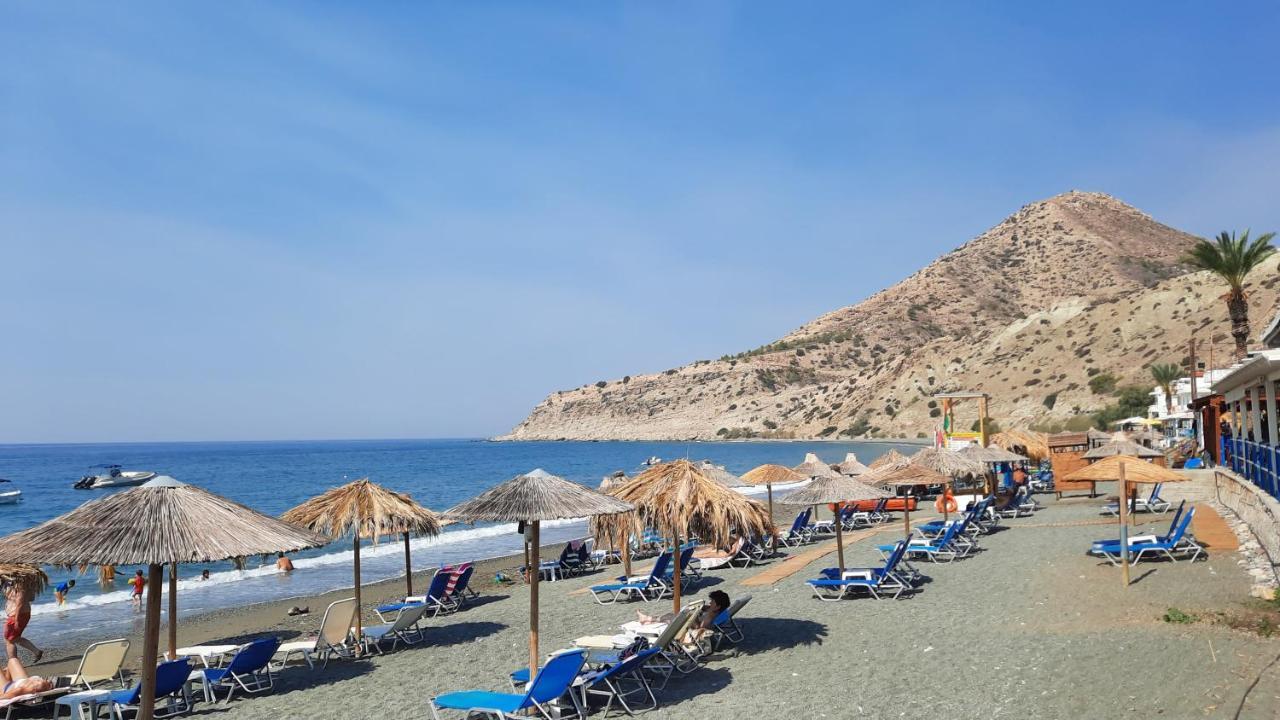 Ismini Apartments Myrtos Bagian luar foto